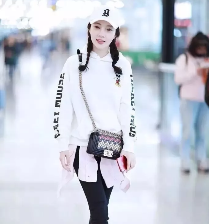 今年秋冬最chic！原來短發和帽子這么配??！