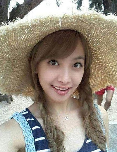看看女星們花式戴草帽的帽子戲法！